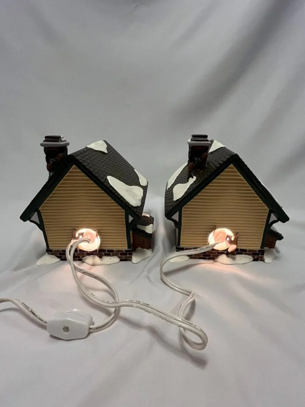 Department 56 Snow Village – Fisherman’s Nook Cabins (Trout & Bass) – Orig Box - Picture 2 of 16